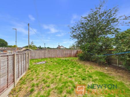 2 bedroom Flat to let in Ludlow Close, Willenhall, WV12