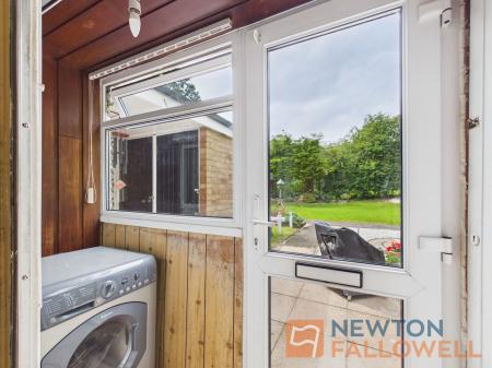 2 bedroom Flat to let in Ludlow Close, Willenhall, WV12