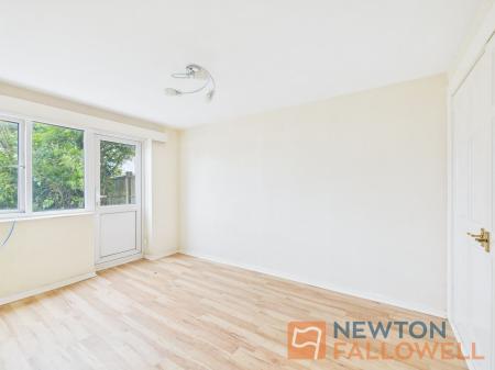 2 bedroom Flat to let in Ludlow Close, Willenhall, WV12