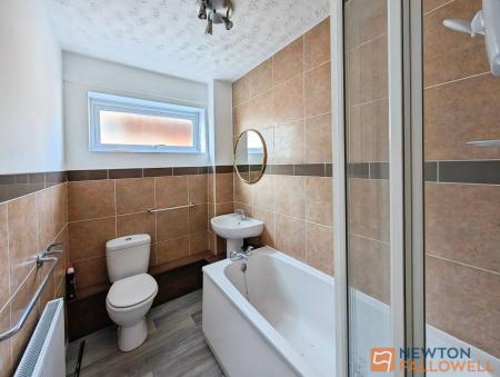 2 bedroom Flat to let in Lichfield Road, Shelfield, WS4