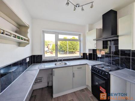2 bedroom Flat to let in Lichfield Road, Shelfield, WS4