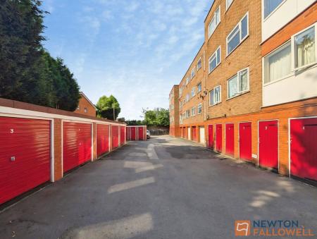2 bedroom Flat to let in Lichfield Road, Shelfield, WS4