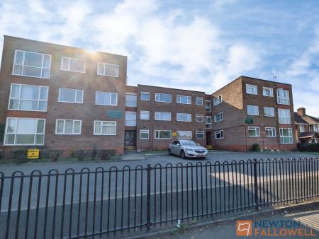 2 bedroom Flat to let in Lichfield Road, Shelfield, WS4