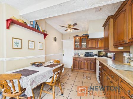 3 bedroom Semi-detached house for sale in Forest Avenue, Walsall, WS3