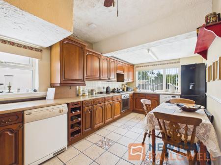 3 bedroom Semi-detached house for sale in Forest Avenue, Walsall, WS3