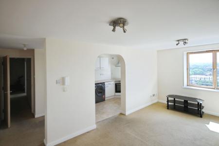2 bedroom Flat to let in Gomer Street, The Pinnacle, WV13