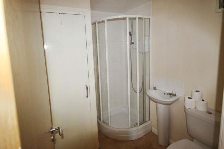 2 bedroom Flat to let in Gomer Street, The Pinnacle, WV13