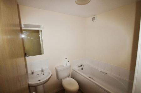2 bedroom Flat to let in Gomer Street, The Pinnacle, WV13