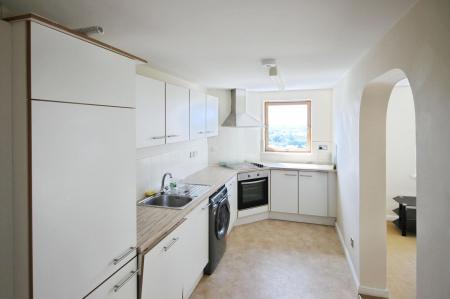 2 bedroom Flat to let in Gomer Street, The Pinnacle, WV13