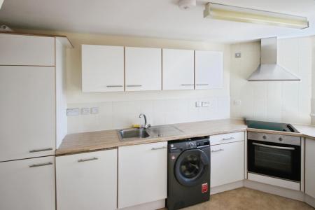 2 bedroom Flat to let in Gomer Street, The Pinnacle, WV13