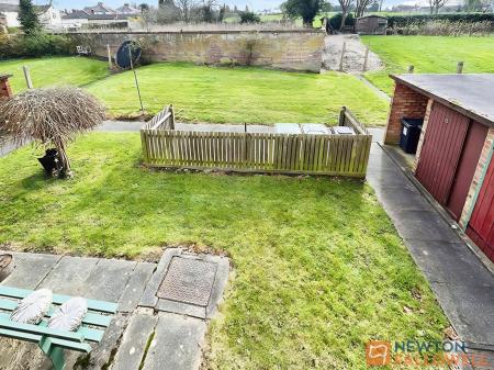 1 bedroom Flat to let in New Street, Rushall, WS4
