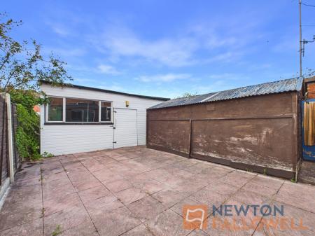 1 bedroom Flat for sale in Shackleton Road, Walsall, WS3