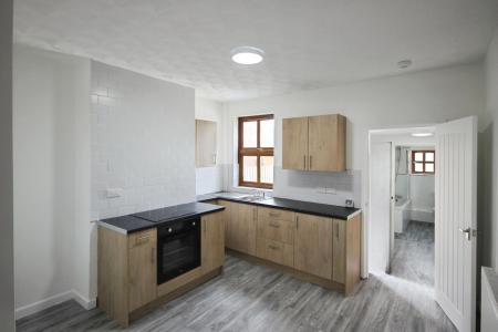 2 bedroom Terraced House to let in Broad Street, Cannock, WS11