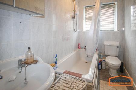 2 bedroom Terraced House to let in Telford Road, Walsall, WS2