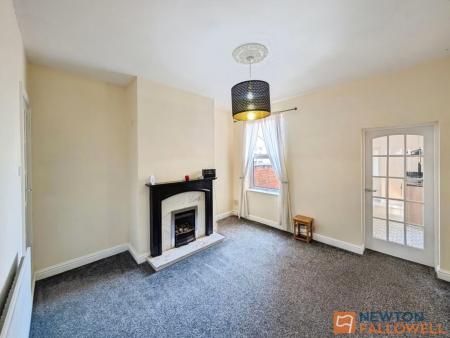 2 bedroom Terraced House to let in Bloxwich Road, Walsall, WS2