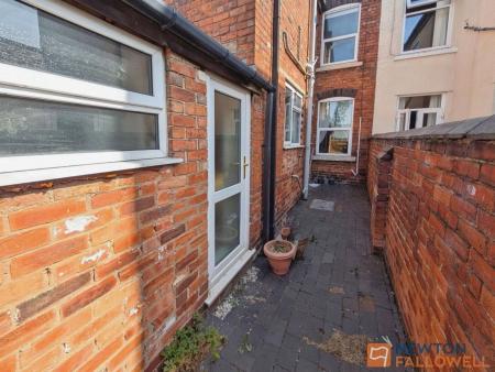 2 bedroom Terraced House to let in Bloxwich Road, Walsall, WS2
