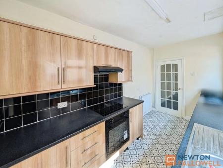 2 bedroom Terraced House to let in Bloxwich Road, Walsall, WS2