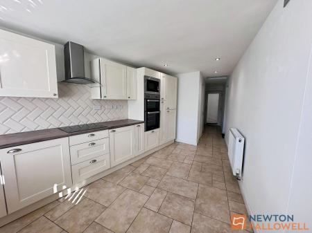 3 bedroom Semi-detached house to let in Meadow Lane, Willenhall, WV12