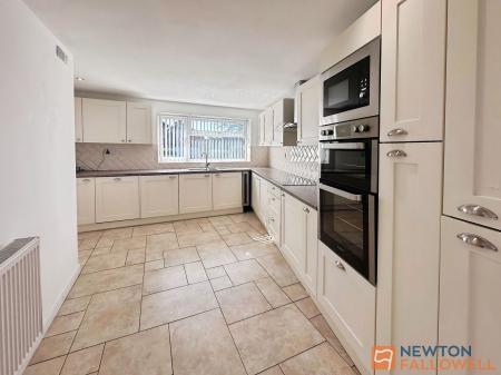 3 bedroom Semi-detached house to let in Meadow Lane, Willenhall, WV12