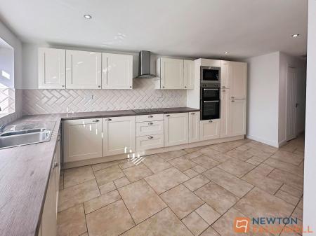 3 bedroom Semi-detached house to let in Meadow Lane, Willenhall, WV12