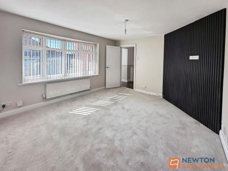 3 bedroom Semi-detached house to let in Meadow Lane, Willenhall, WV12