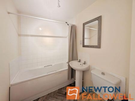 2 bedroom Flat to let in High Street, Bloxwich, WS3