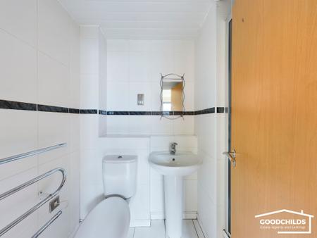 2 bedroom Flat to let in Albion Street, Wolverhampton, WV1