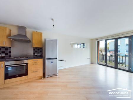 2 bedroom Flat to let in Albion Street, Wolverhampton, WV1