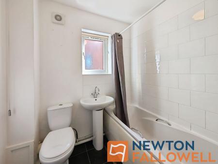 2 bedroom Semi-detached house to let in Orchard Close, Rushall, WS4