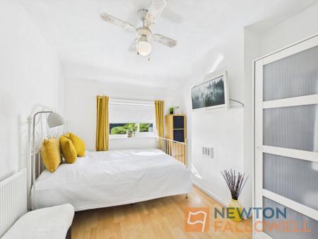 2 bedroom Semi-detached house for sale in King Charles Avenue, Walsall, WS2