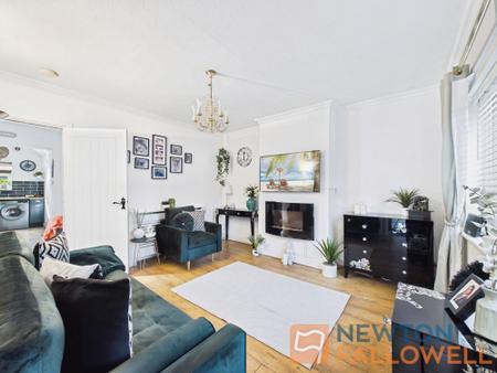 2 bedroom Semi-detached house for sale in King Charles Avenue, Walsall, WS2