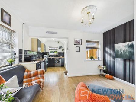 2 bedroom Semi-detached house for sale in King Charles Avenue, Walsall, WS2