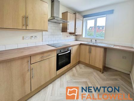 4 bedroom Semi-detached house to let in Woodall Street, Walsall, WS3