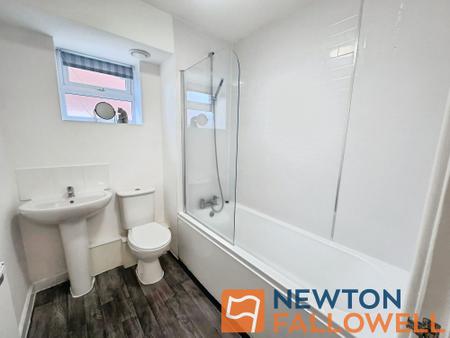 4 bedroom Semi-detached house to let in Woodall Street, Walsall, WS3