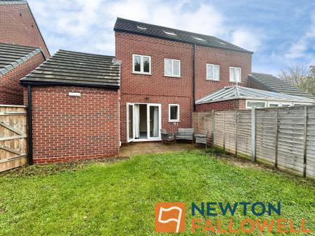 4 bedroom Semi-detached house to let in Woodall Street, Walsall, WS3