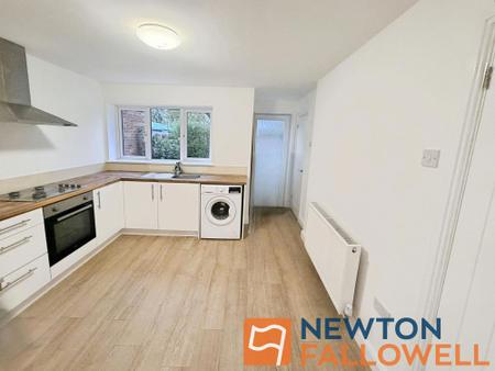 3 bedroom Semi-detached house to let in Pelsall Lane, Rushall, WS4