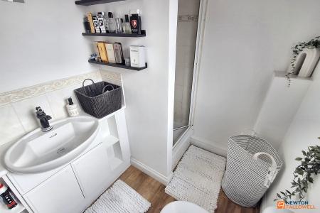 5 bedroom Detached house for sale in Crystal Drive, Sugar Way, Woodston, Peterborough, PE2