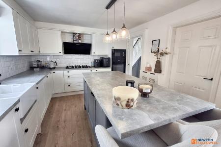 5 bedroom Detached house for sale in Crystal Drive, Sugar Way, Woodston, Peterborough, PE2