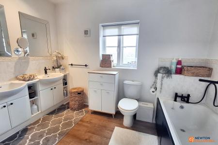 5 bedroom Detached house for sale in Crystal Drive, Sugar Way, Woodston, Peterborough, PE2