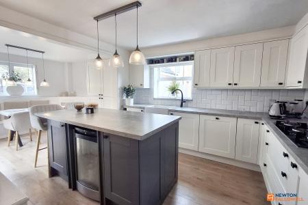 5 bedroom Detached house for sale in Crystal Drive, Sugar Way, Woodston, Peterborough, PE2