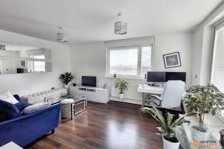 1 bedroom Flat for sale in Hammonds Drive, Fengate, Peterborough, PE1