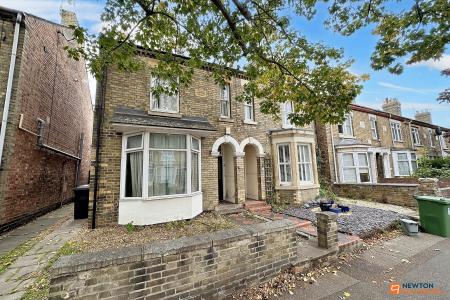 6 bedroom Semi-detached house for sale in Huntly Grove, Peterborough, PE1