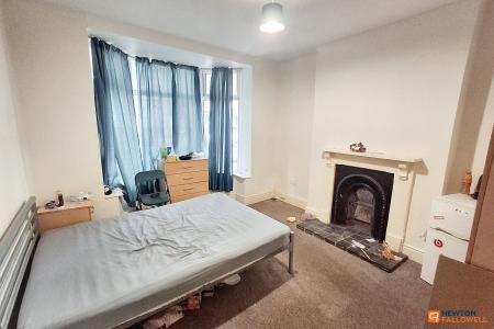 6 bedroom Semi-detached house for sale in Huntly Grove, Peterborough, PE1