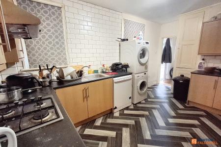 6 bedroom Semi-detached house for sale in Huntly Grove, Peterborough, PE1