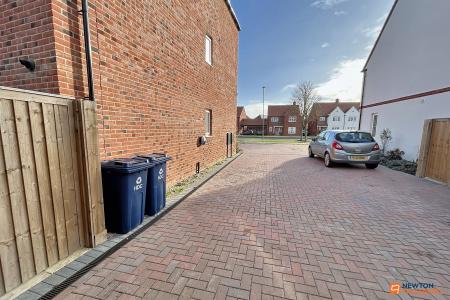 4 bedroom Semi-detached house for sale in Senliz Road, Alconbury Weald, PE28