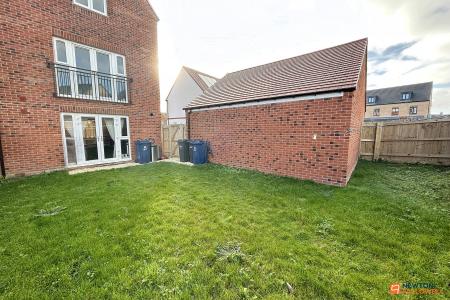4 bedroom Semi-detached house for sale in Senliz Road, Alconbury Weald, PE28
