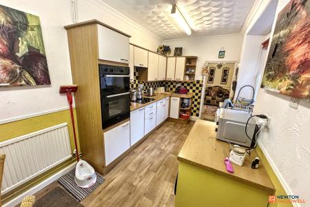 3 bedroom Semi-detached house for sale in Queens Walk, Peterborough, PE2