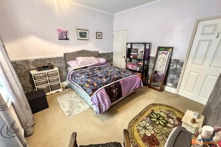 3 bedroom Semi-detached house for sale in Queens Walk, Peterborough, PE2