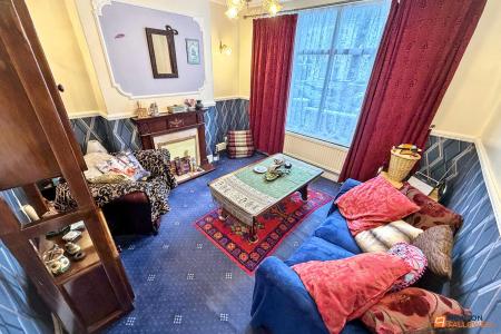 3 bedroom Semi-detached house for sale in Queens Walk, Peterborough, PE2