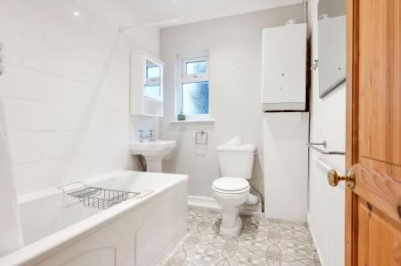 3 bedroom Terraced House to let in Fengate, Fengate, Peterborough, PE1